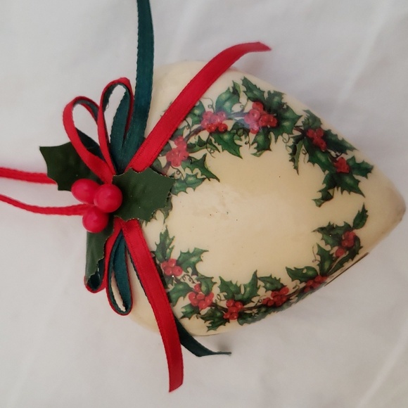 Two Victorian Style Decoupage Christmas Ornaments - Picture 6 of 7